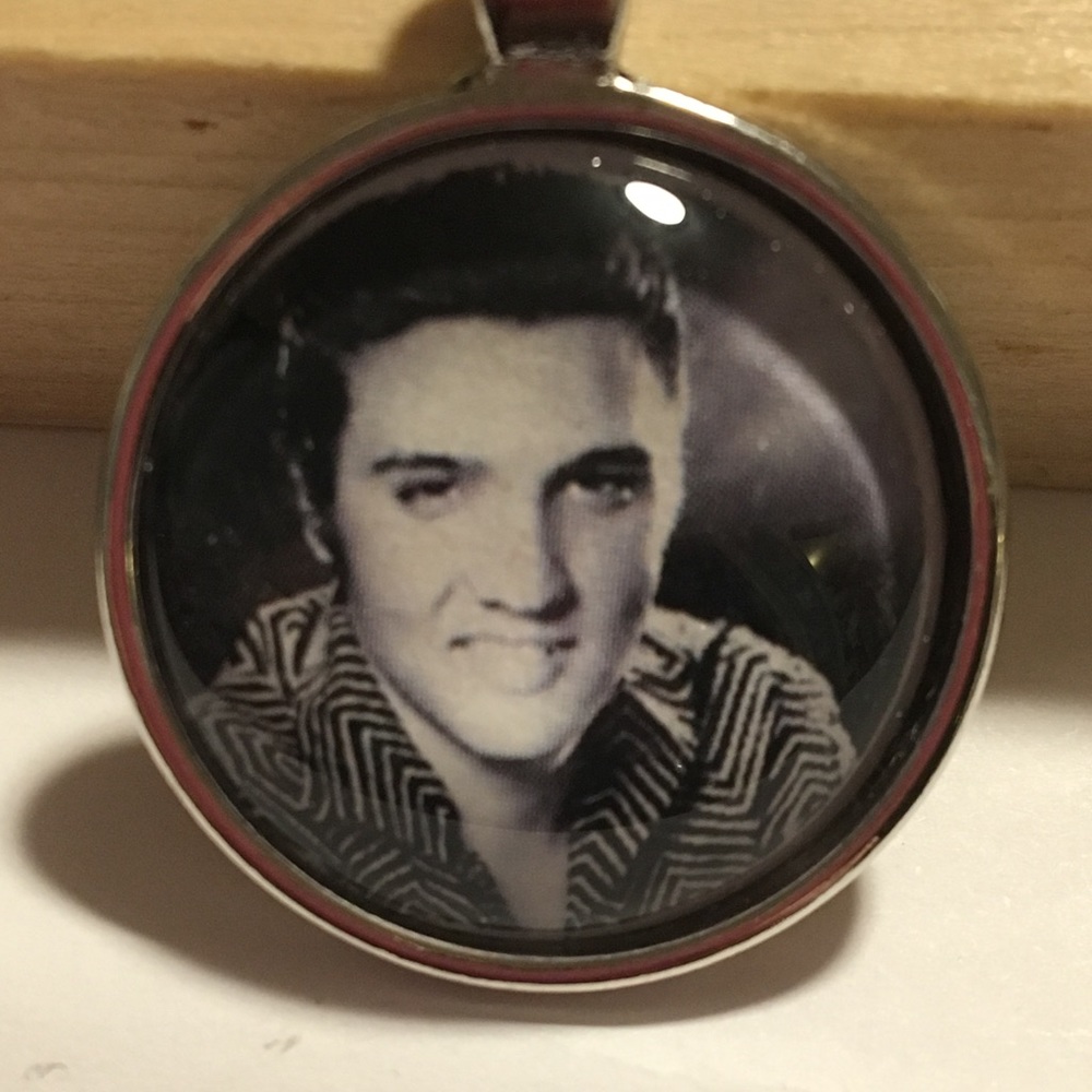 New Elvis necklace or keychain